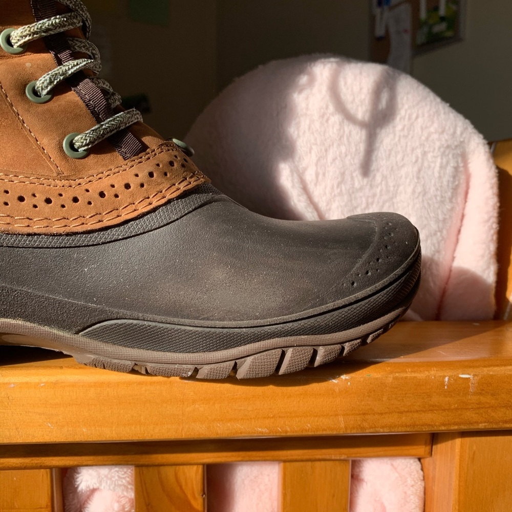 North Face Women’s Winter Boots like new - Picture 3 of 8